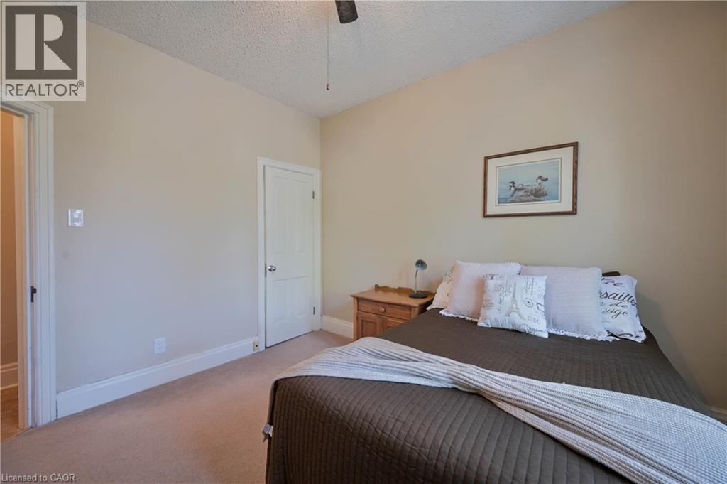 












25 AHRENS Street W

,
Kitchener,




Ontario
N2H4B6

