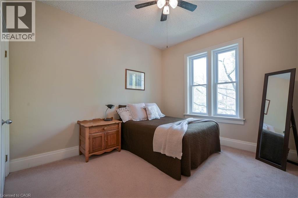 












25 AHRENS Street W

,
Kitchener,




Ontario
N2H4B6

