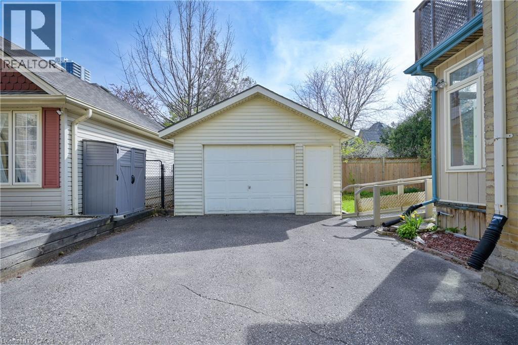 












25 AHRENS Street W

,
Kitchener,




Ontario
N2H4B6

