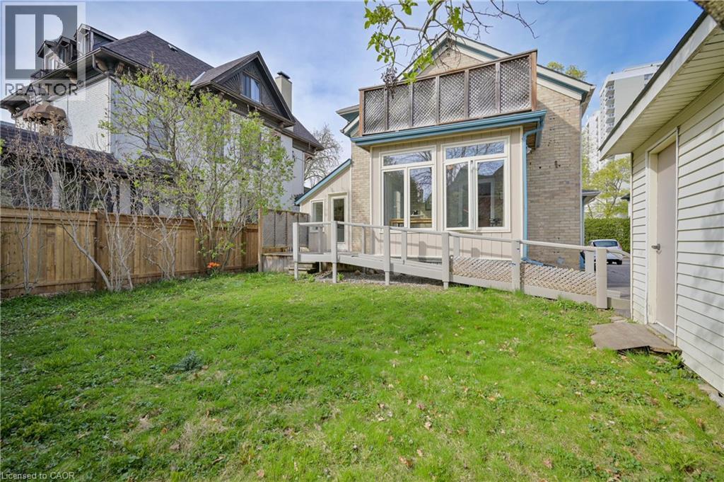 












25 AHRENS Street W

,
Kitchener,




Ontario
N2H4B6

