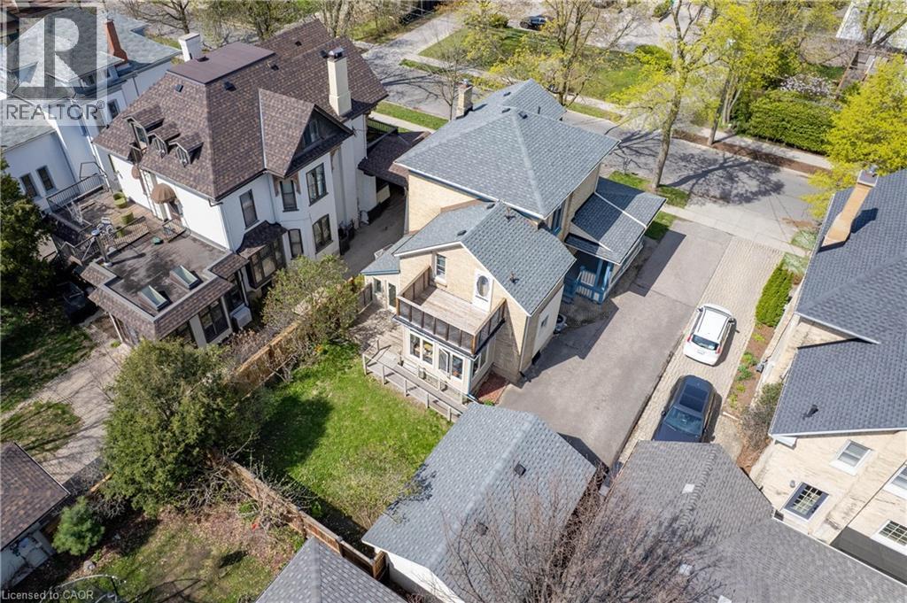 












25 AHRENS Street W

,
Kitchener,




Ontario
N2H4B6

