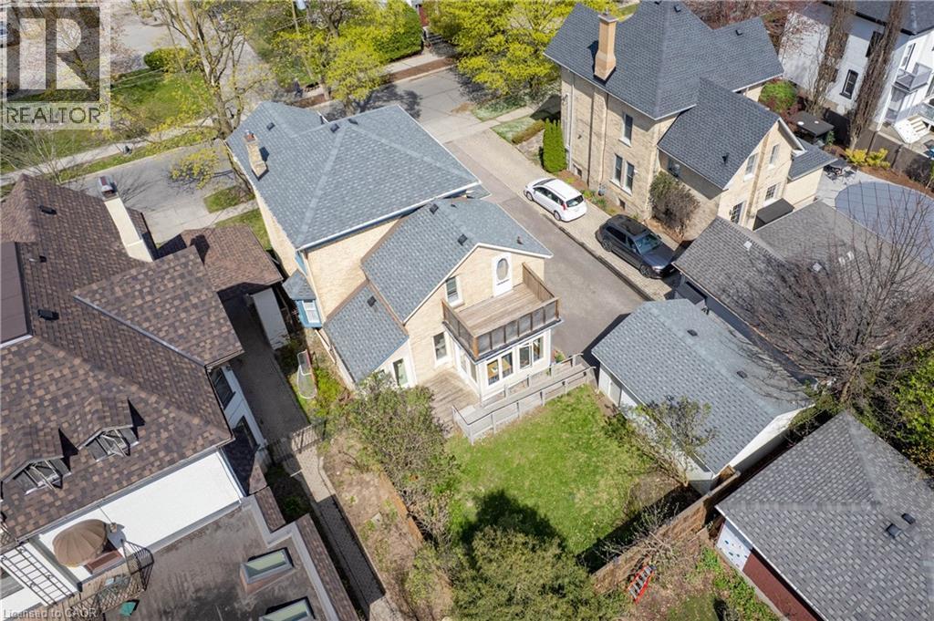 












25 AHRENS Street W

,
Kitchener,




Ontario
N2H4B6

