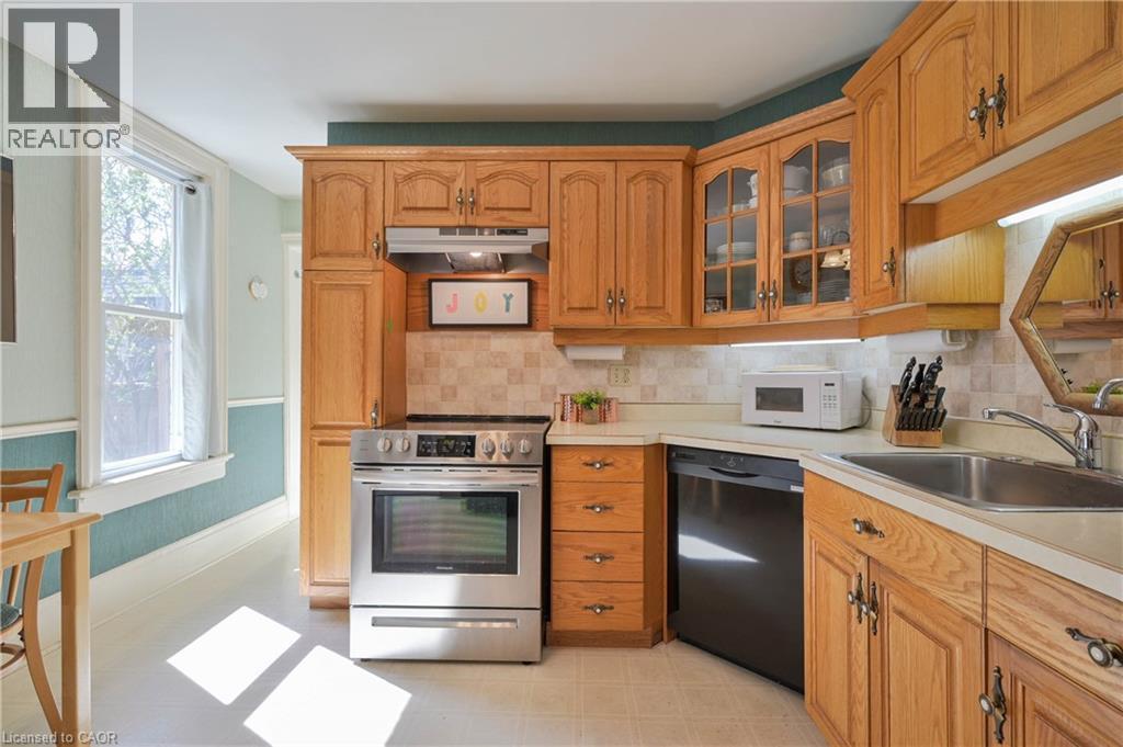 












25 AHRENS Street W

,
Kitchener,




Ontario
N2H4B6

