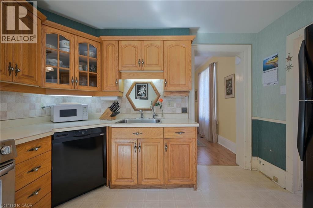 












25 AHRENS Street W

,
Kitchener,




Ontario
N2H4B6

