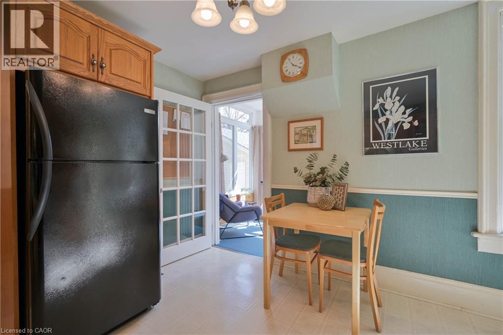 












25 AHRENS Street W

,
Kitchener,




Ontario
N2H4B6


