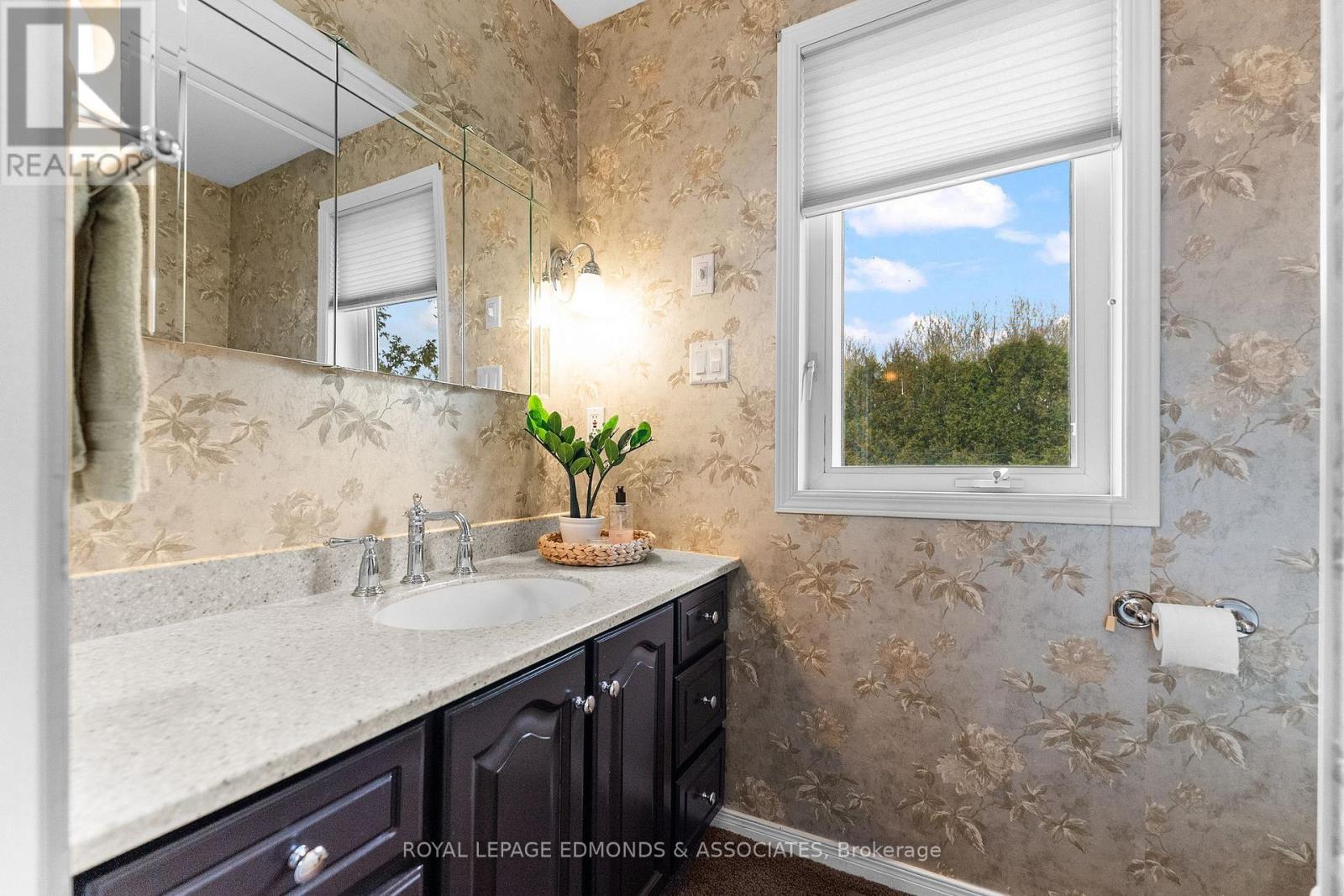 












907 CEDAR LANE

,
Pembroke,




Ontario
K8A2G6

