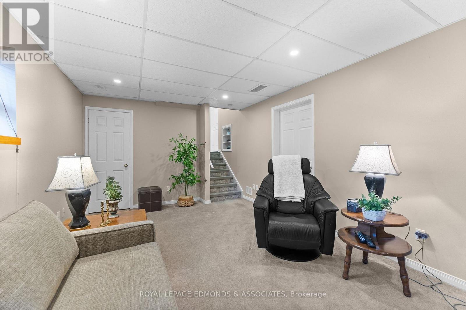 












907 CEDAR LANE

,
Pembroke,




Ontario
K8A2G6

