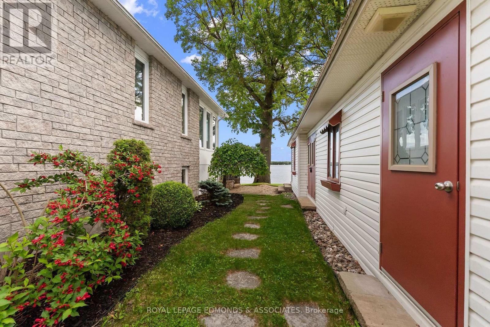 












907 CEDAR LANE

,
Pembroke,




Ontario
K8A2G6

