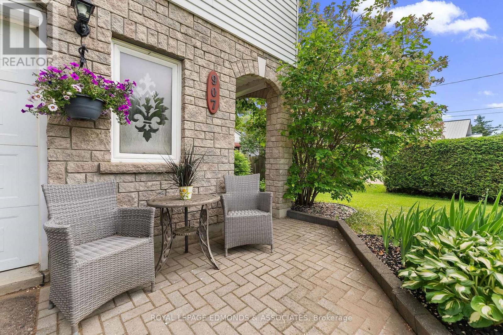 












907 CEDAR LANE

,
Pembroke,




Ontario
K8A2G6

