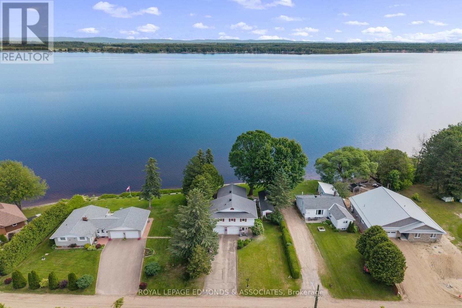 












907 CEDAR LANE

,
Pembroke,




Ontario
K8A2G6

