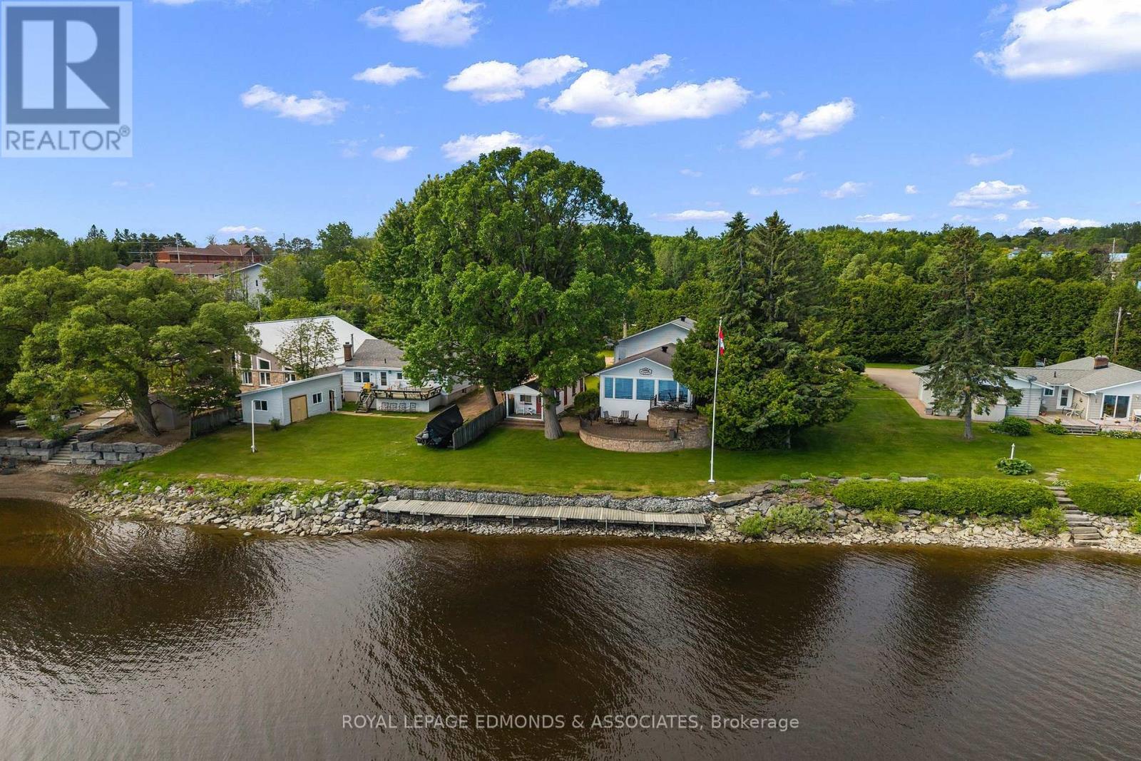 












907 CEDAR LANE

,
Pembroke,




Ontario
K8A2G6

