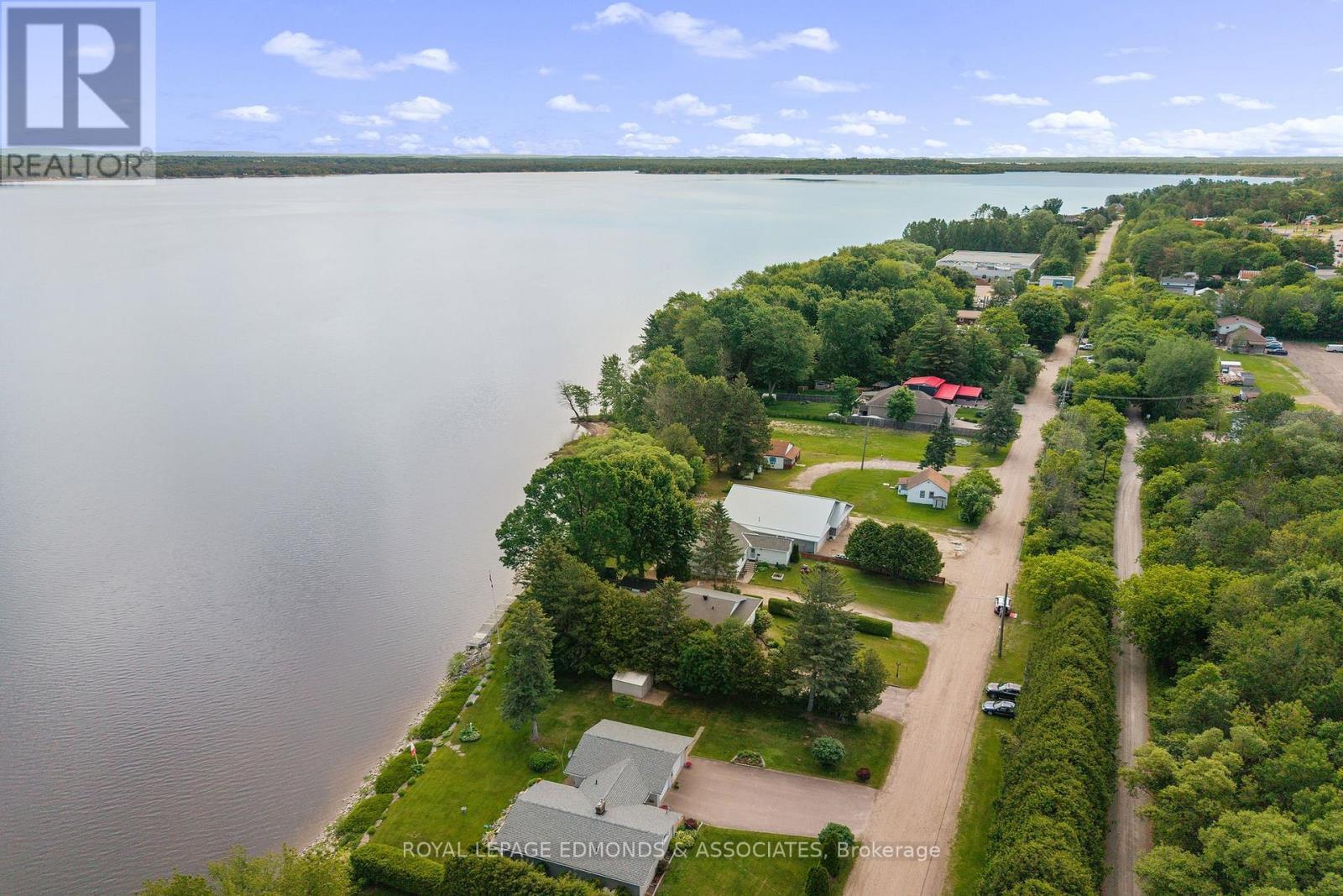 












907 CEDAR LANE

,
Pembroke,




Ontario
K8A2G6

