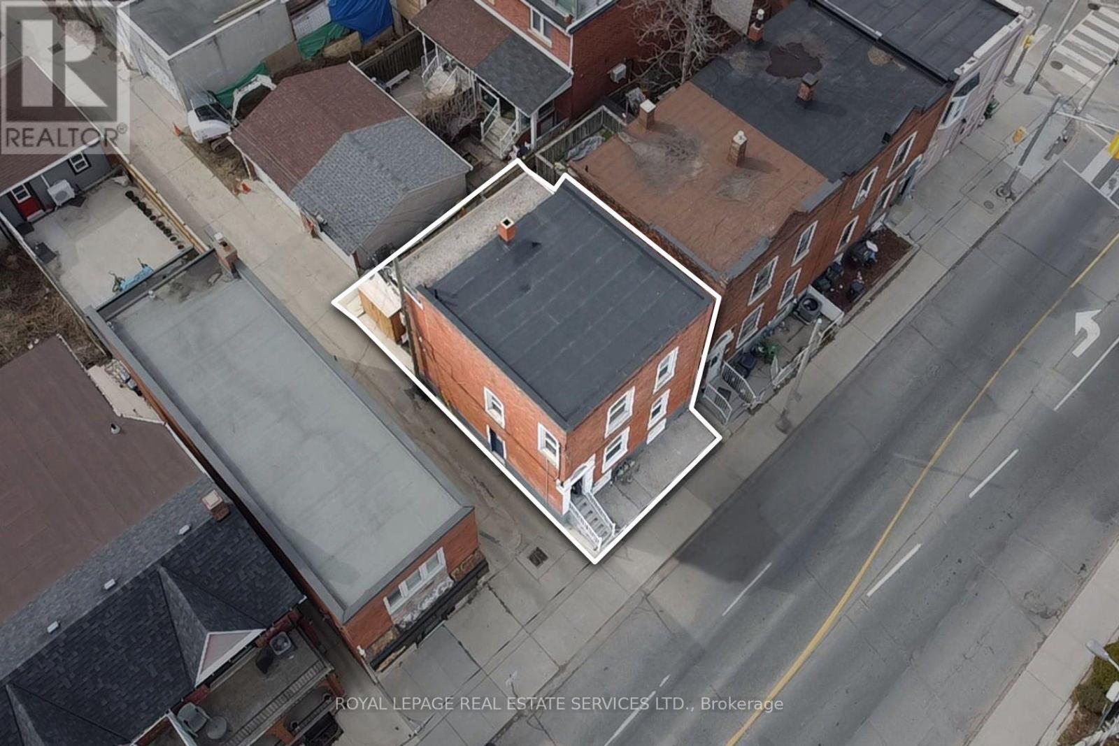 












740 LANSDOWNE AVENUE

,
Toronto,




Ontario
M6H3Y8

