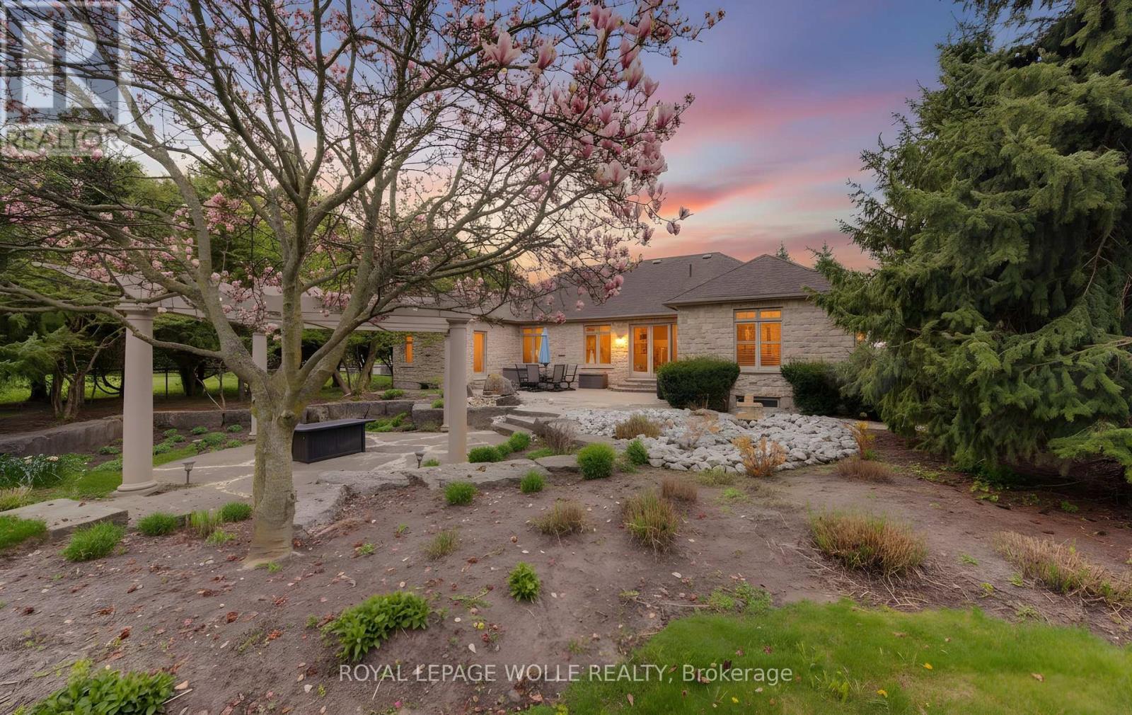 












118 OLD MILL ROAD

,
Cambridge,




Ontario
N3H4R8

