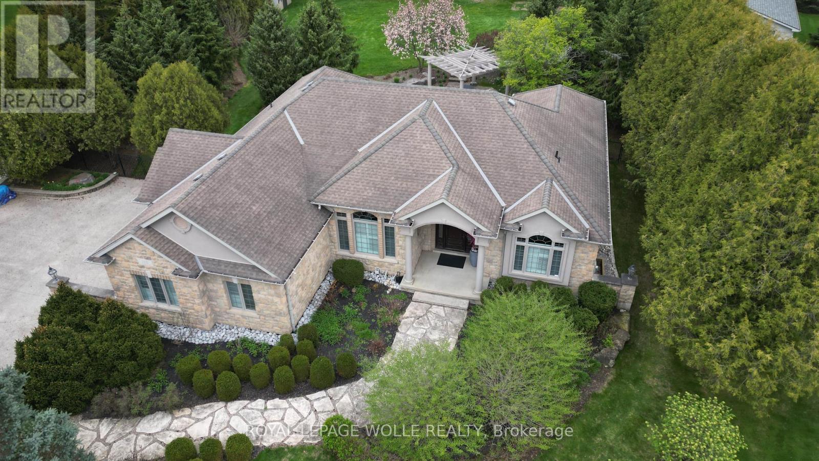 












118 OLD MILL ROAD

,
Cambridge,




Ontario
N3H4R8

