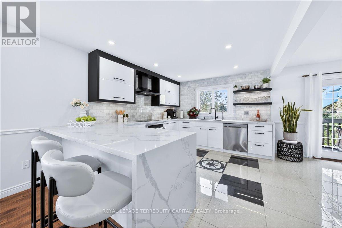 












8 MARCHWOOD CRESCENT

,
Richmond Hill,




Ontario
L4C8M8

