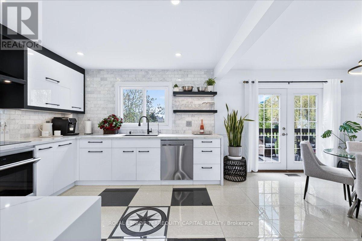 












8 MARCHWOOD CRESCENT

,
Richmond Hill,




Ontario
L4C8M8

