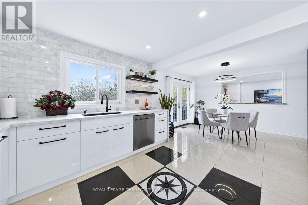 












8 MARCHWOOD CRESCENT

,
Richmond Hill,




Ontario
L4C8M8

