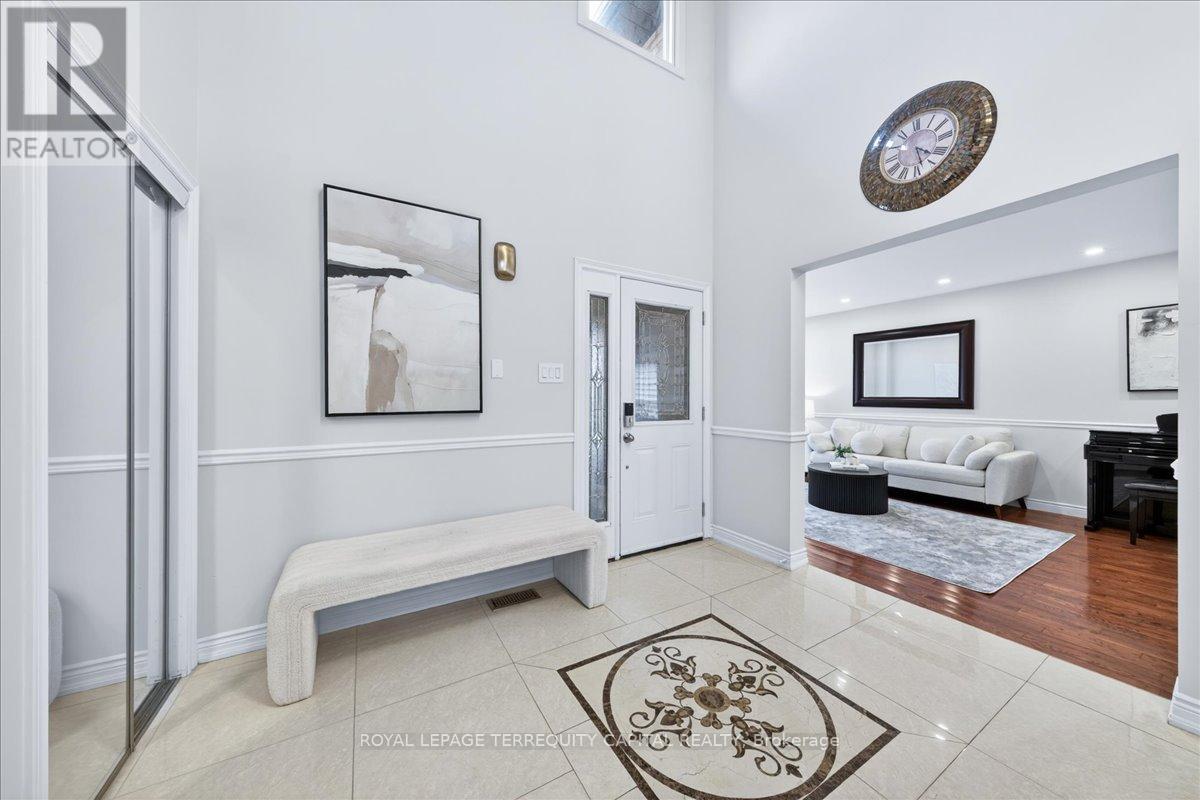 












8 MARCHWOOD CRESCENT

,
Richmond Hill,




Ontario
L4C8M8

