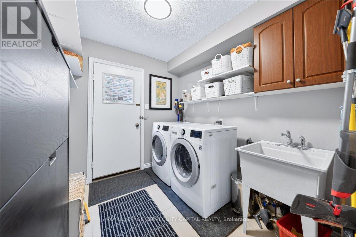 












8 MARCHWOOD CRESCENT

,
Richmond Hill,




Ontario
L4C8M8

