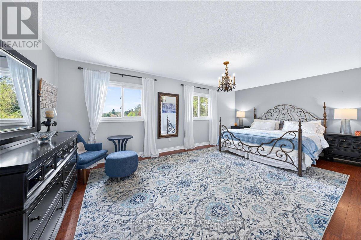 












8 MARCHWOOD CRESCENT

,
Richmond Hill,




Ontario
L4C8M8

