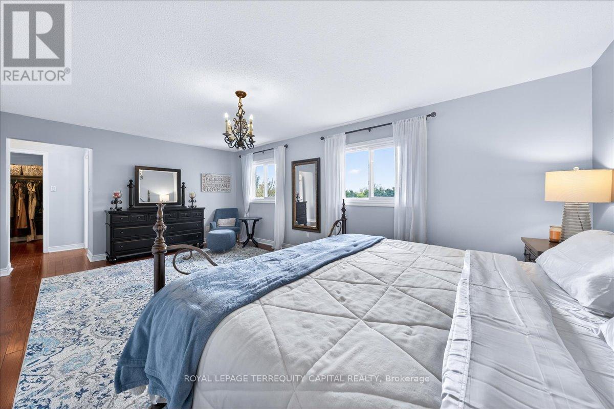 












8 MARCHWOOD CRESCENT

,
Richmond Hill,




Ontario
L4C8M8

