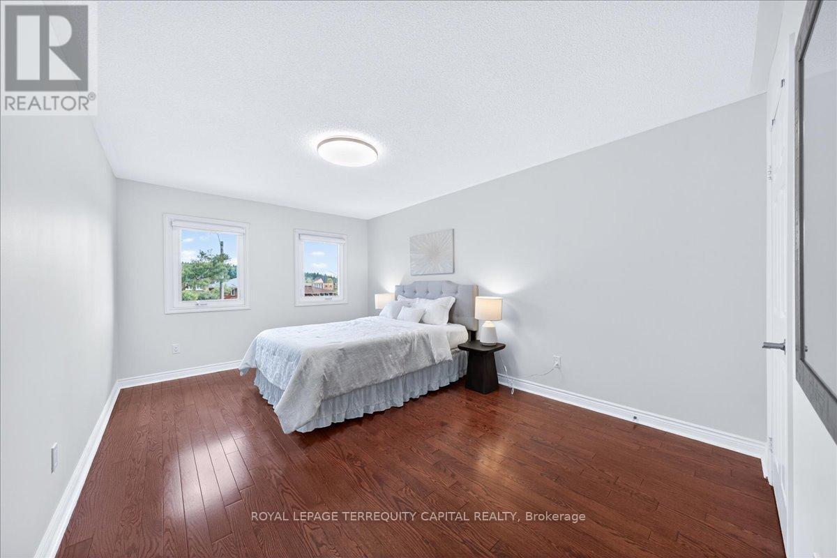 












8 MARCHWOOD CRESCENT

,
Richmond Hill,




Ontario
L4C8M8

