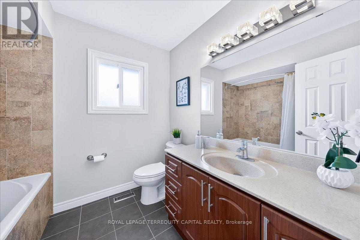 












8 MARCHWOOD CRESCENT

,
Richmond Hill,




Ontario
L4C8M8

