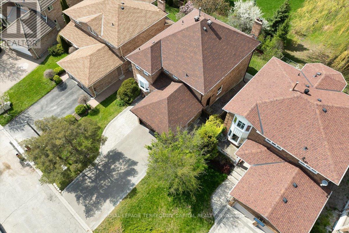 












8 MARCHWOOD CRESCENT

,
Richmond Hill,




Ontario
L4C8M8


