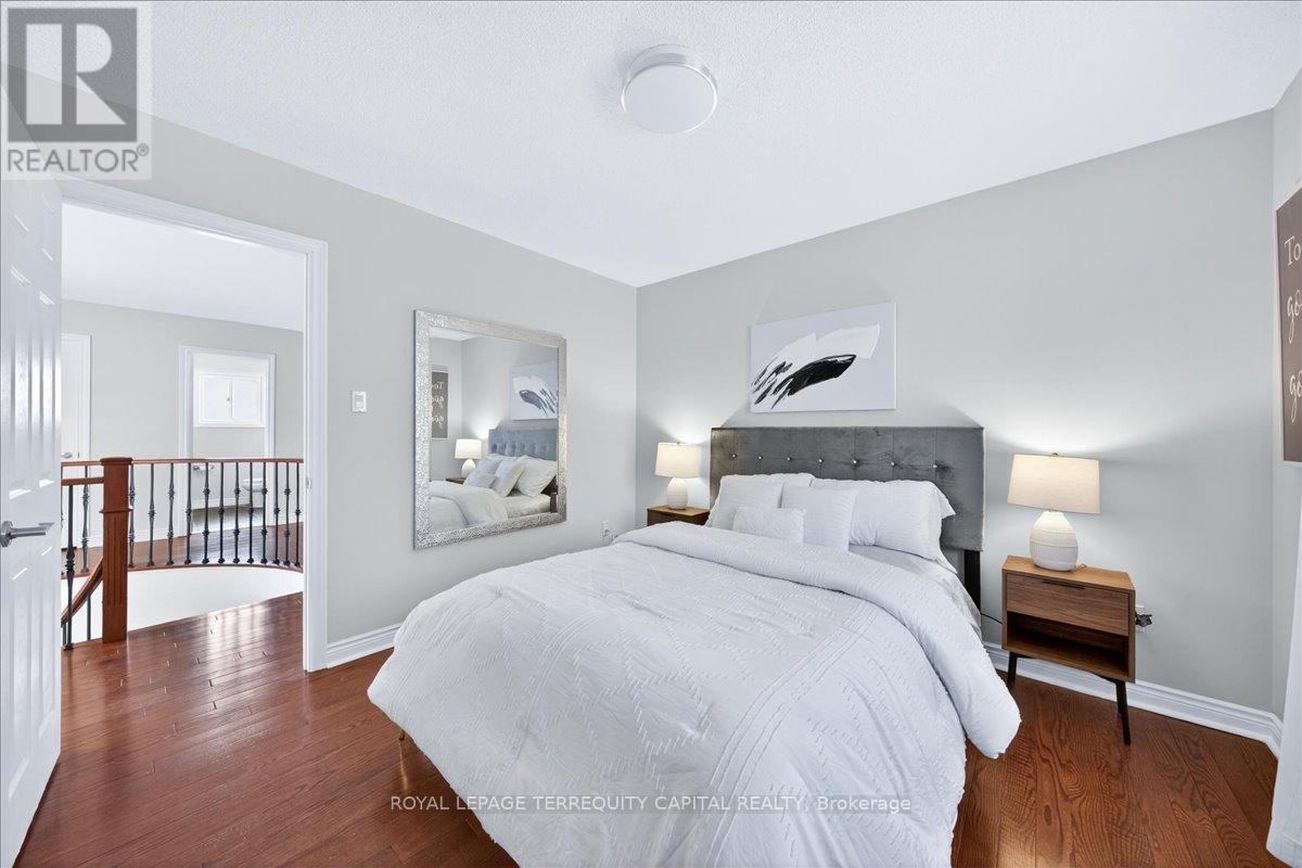 












8 MARCHWOOD CRESCENT

,
Richmond Hill,




Ontario
L4C8M8

