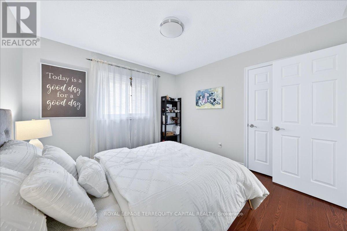 












8 MARCHWOOD CRESCENT

,
Richmond Hill,




Ontario
L4C8M8

