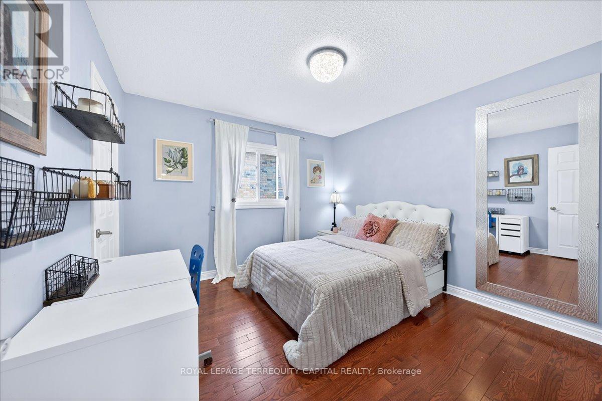 












8 MARCHWOOD CRESCENT

,
Richmond Hill,




Ontario
L4C8M8

