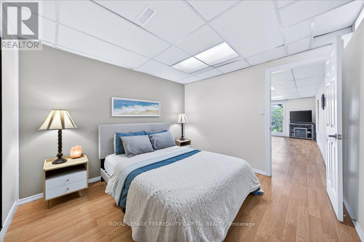 












8 MARCHWOOD CRESCENT

,
Richmond Hill,




Ontario
L4C8M8

