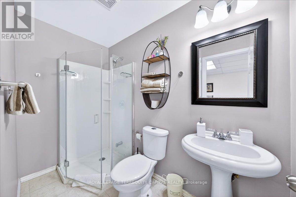 












8 MARCHWOOD CRESCENT

,
Richmond Hill,




Ontario
L4C8M8

