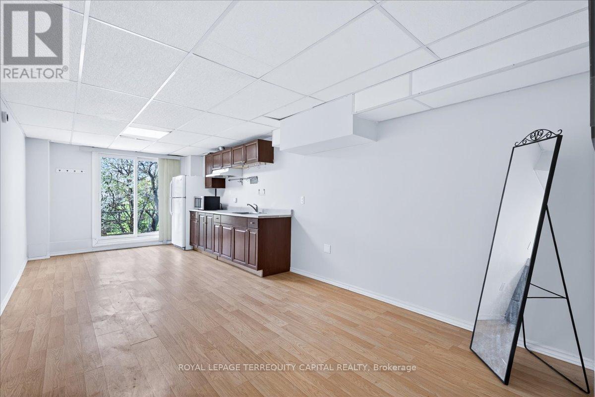 












8 MARCHWOOD CRESCENT

,
Richmond Hill,




Ontario
L4C8M8

