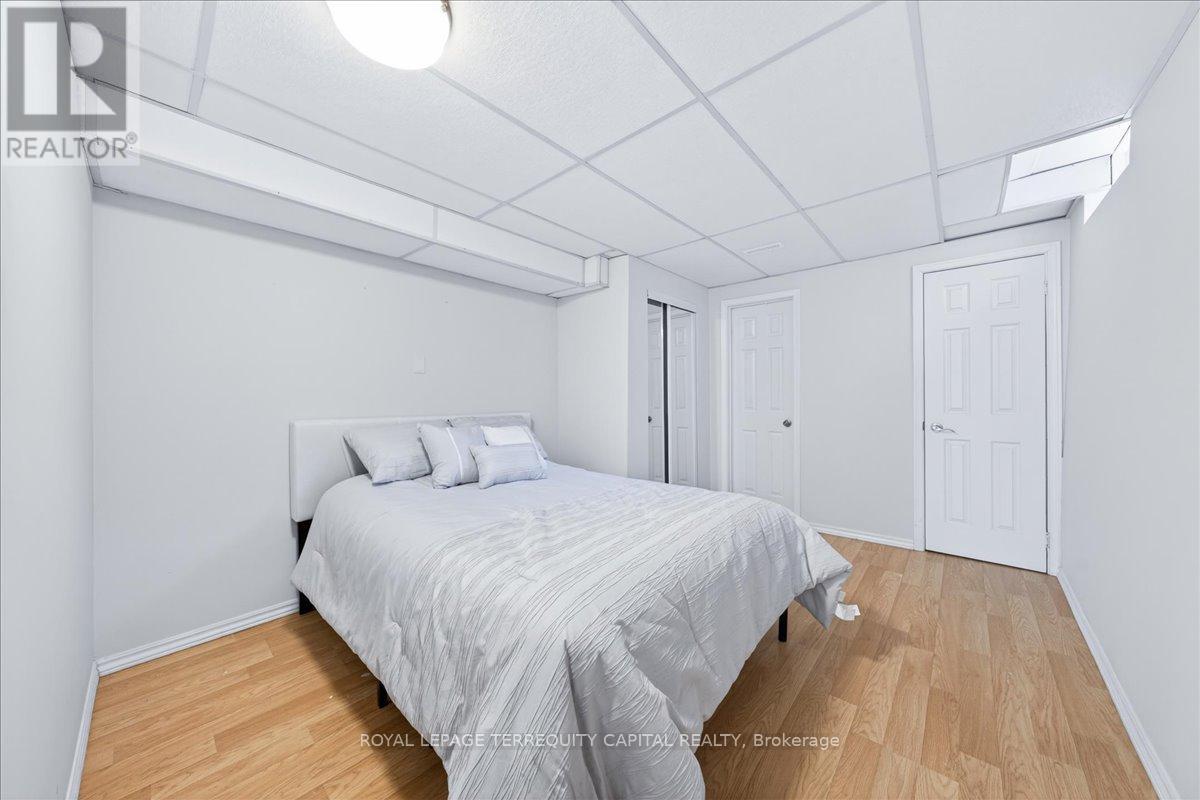 












8 MARCHWOOD CRESCENT

,
Richmond Hill,




Ontario
L4C8M8

