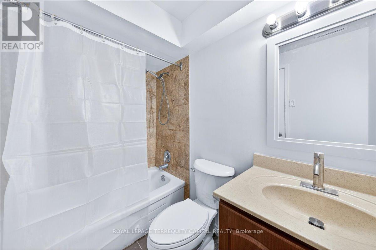 












8 MARCHWOOD CRESCENT

,
Richmond Hill,




Ontario
L4C8M8

