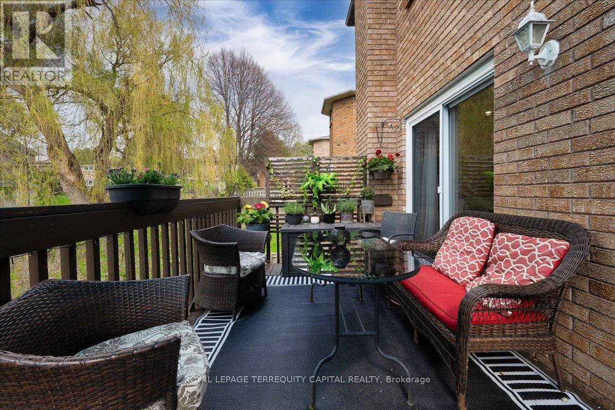 












8 MARCHWOOD CRESCENT

,
Richmond Hill,




Ontario
L4C8M8

