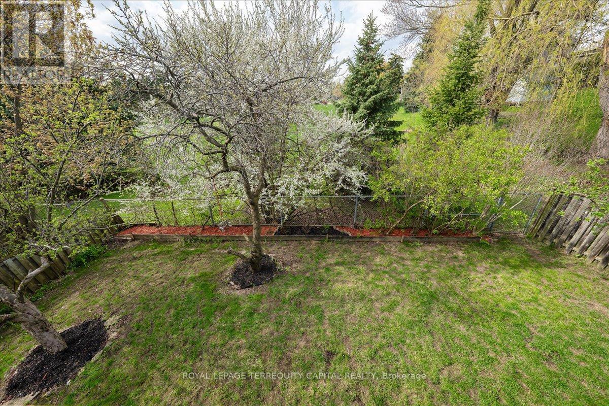












8 MARCHWOOD CRESCENT

,
Richmond Hill,




Ontario
L4C8M8

