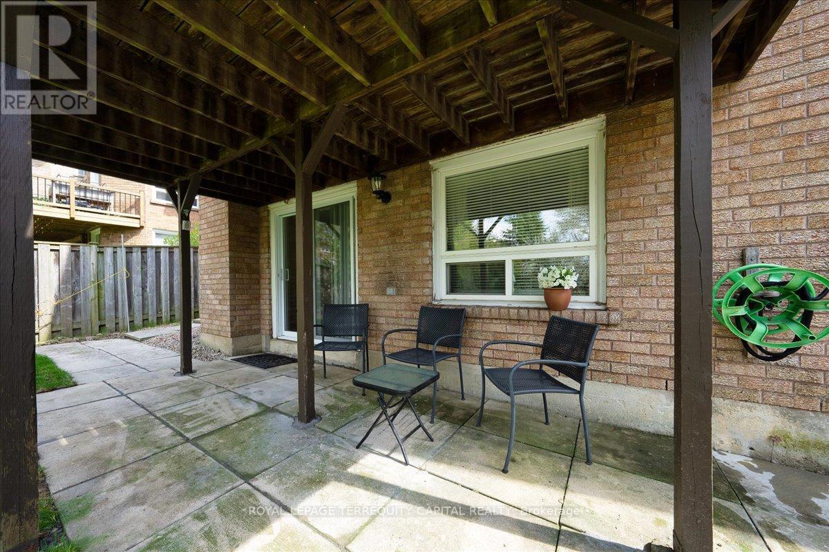 












8 MARCHWOOD CRESCENT

,
Richmond Hill,




Ontario
L4C8M8

