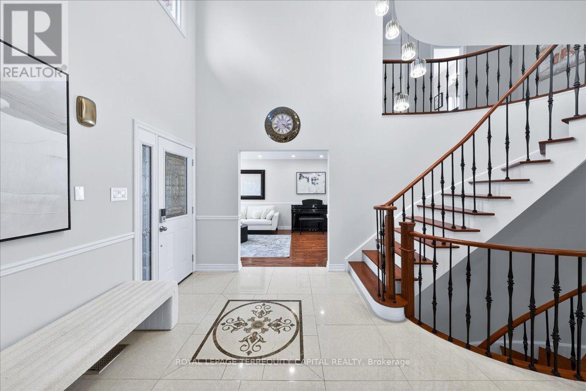 












8 MARCHWOOD CRESCENT

,
Richmond Hill,




Ontario
L4C8M8

