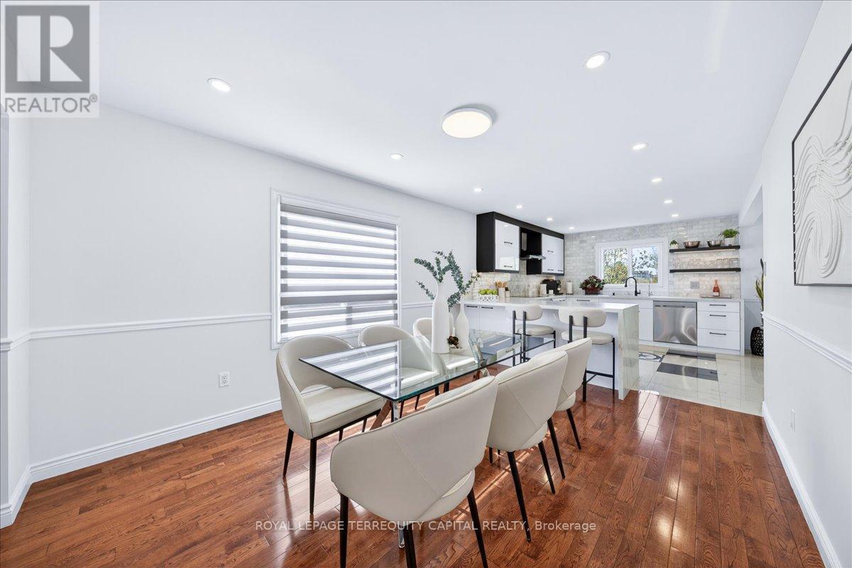












8 MARCHWOOD CRESCENT

,
Richmond Hill,




Ontario
L4C8M8


