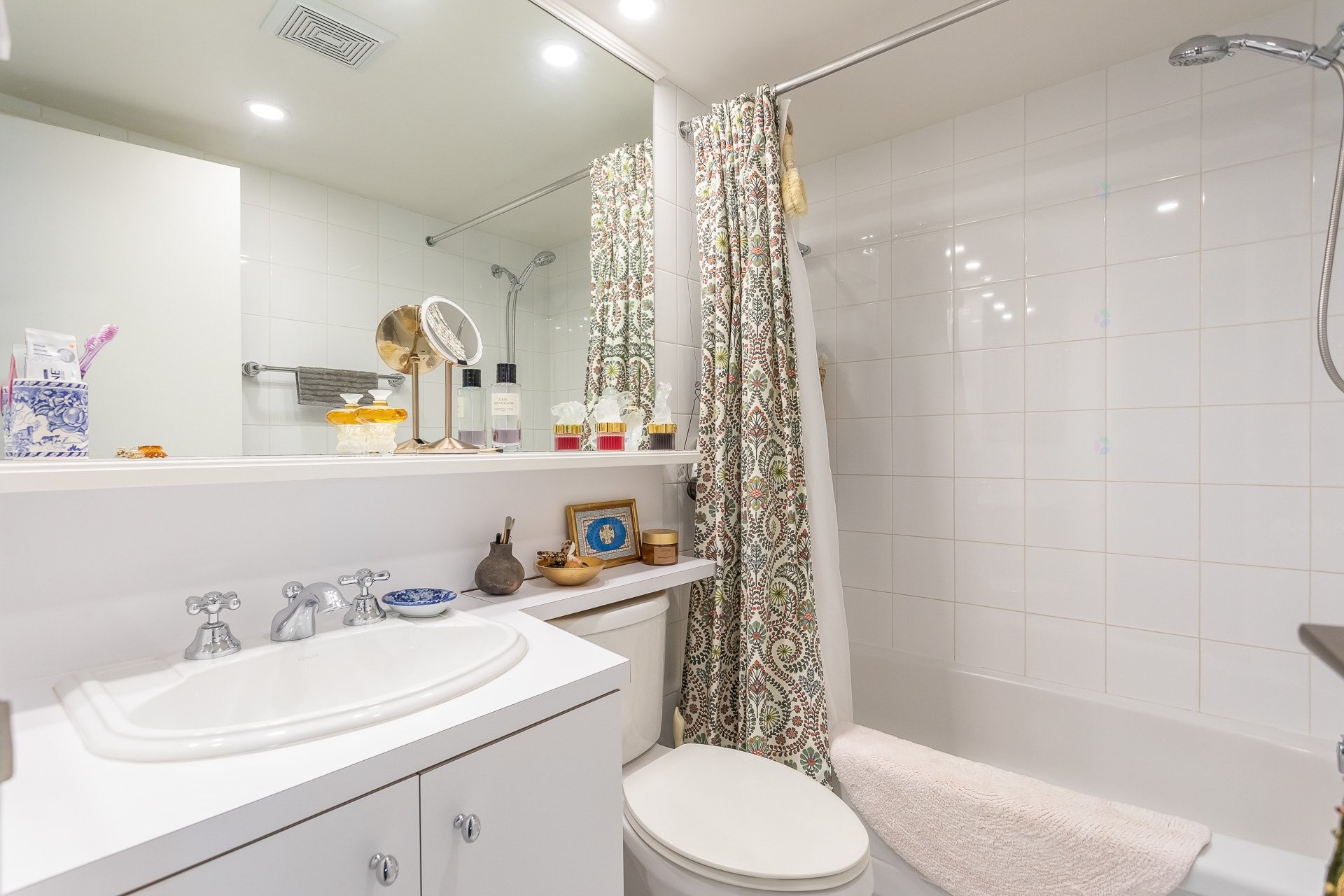 









3470


Rue Simpson

, 806,
Montréal (Ville-Marie),




QC
H3G2J5

