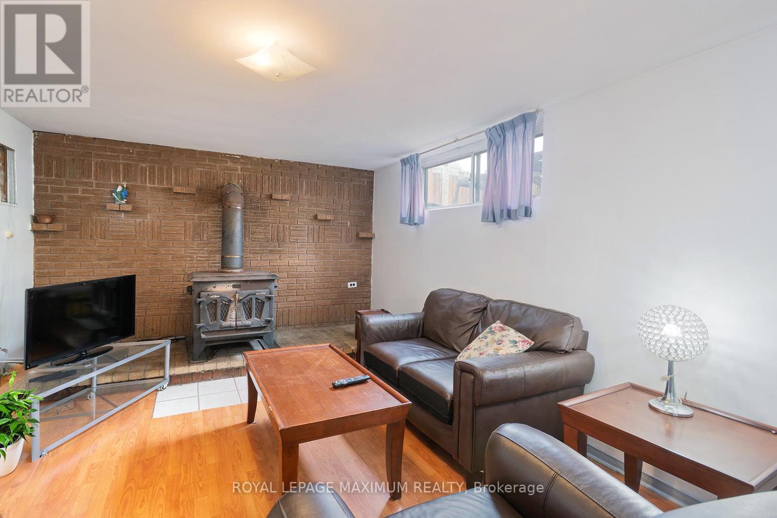 












565 PINEGROVE ROAD

,
Oakville,




Ontario
L6K2C5

