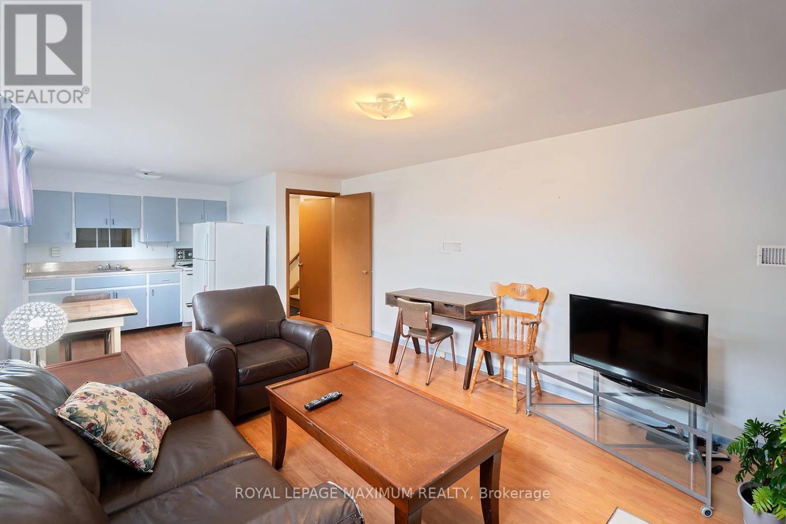 












565 PINEGROVE ROAD

,
Oakville,




Ontario
L6K2C5

