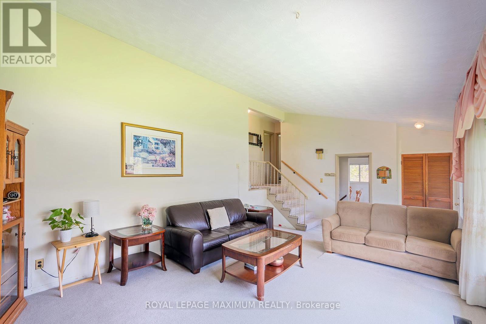 












565 PINEGROVE ROAD

,
Oakville,




Ontario
L6K2C5

