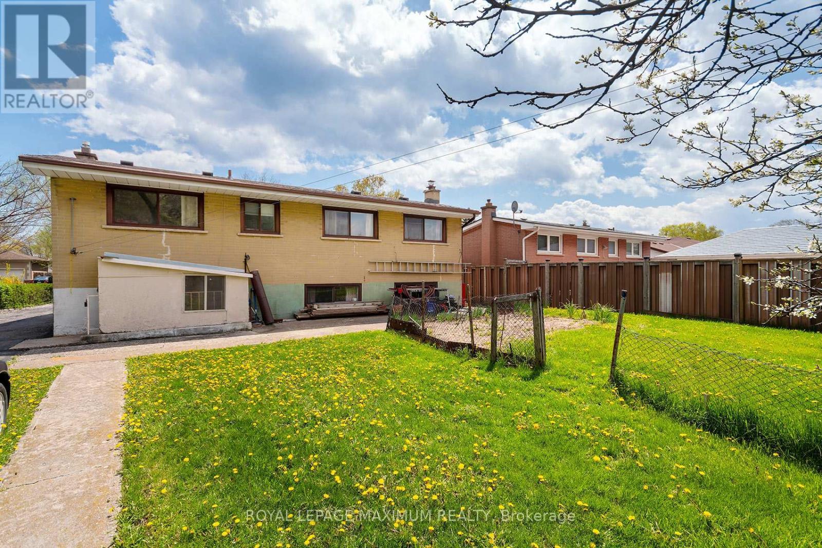 












565 PINEGROVE ROAD

,
Oakville,




Ontario
L6K2C5

