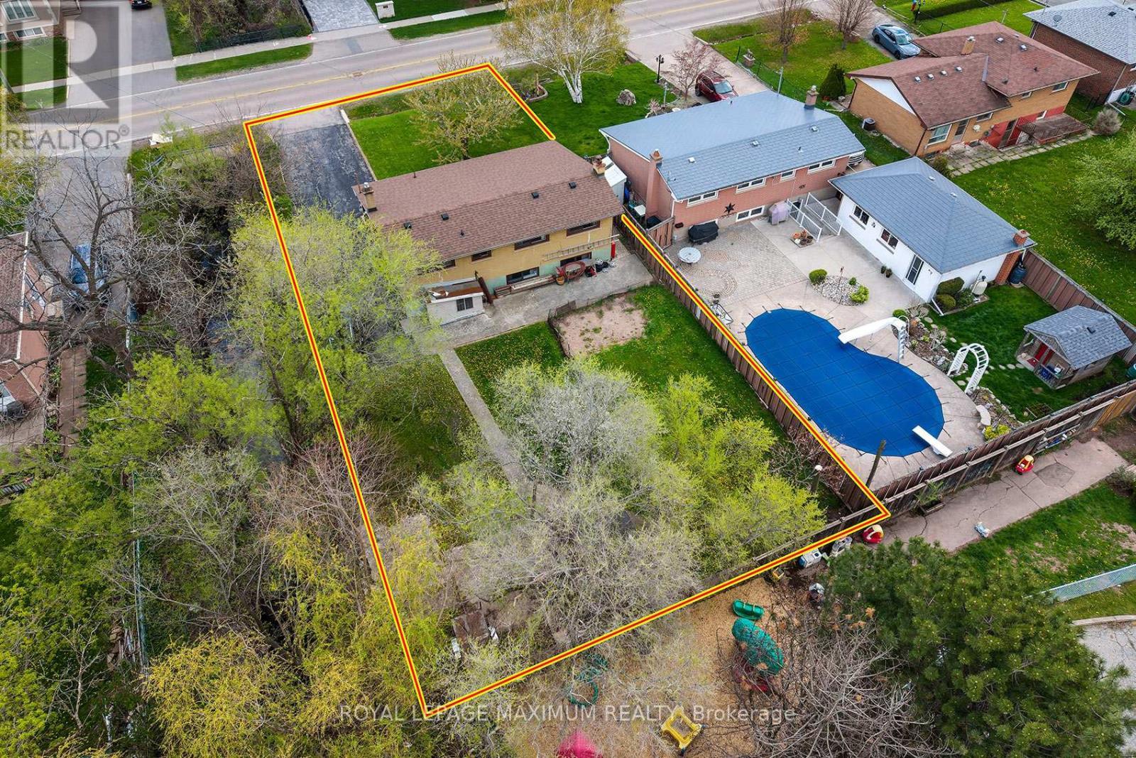 












565 PINEGROVE ROAD

,
Oakville,




Ontario
L6K2C5

