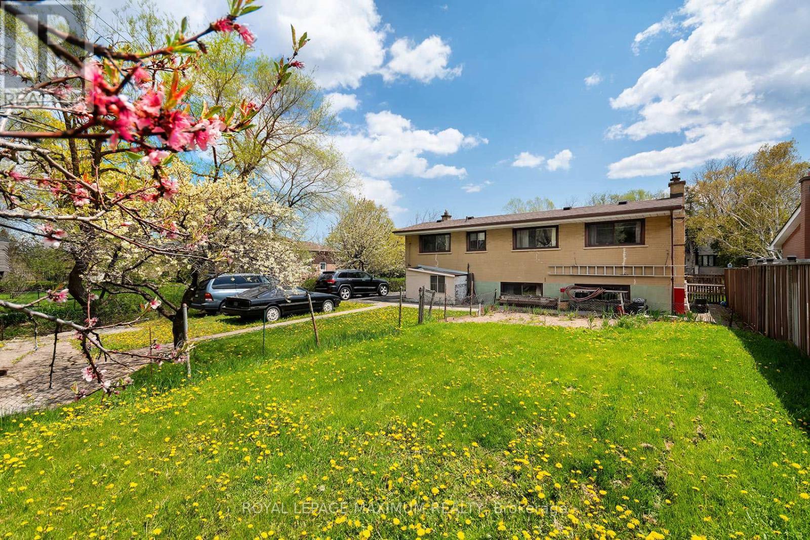 












565 PINEGROVE ROAD

,
Oakville,




Ontario
L6K2C5

