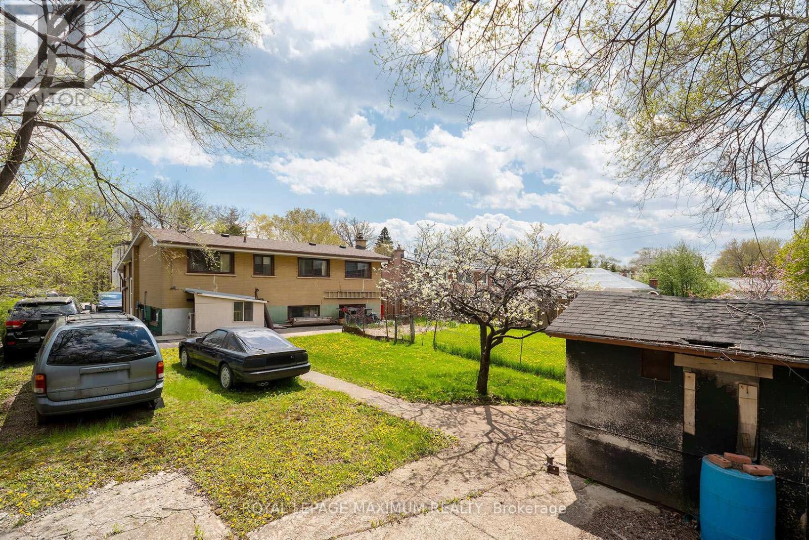 












565 PINEGROVE ROAD

,
Oakville,




Ontario
L6K2C5

